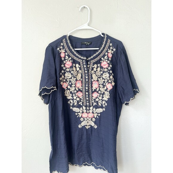 Andree by Unit Embroidered Floral Boxy Blue Blouse Size XXL 2X Scalloped Hem Top - Picture 1 of 8
